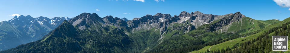 Großes Bergpanorama an der Station Schlappoldsee