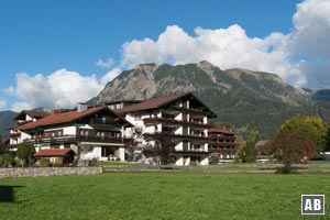 ...nimmt das großartige Berg-Panorama Fahrt auf - hier das Nebelhorn-Massiv