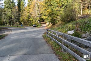 An der Einfahrt des Wanderparkplatzes startet...