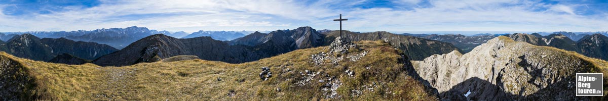 Bergpanorama vom Gipfel des Frieder (Ammergauer Alpen)