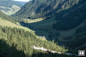 Aussicht aus der Geländestufe hinab ins Gemsteltal zur Hinteren Gemstelalpe