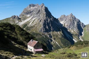 Sterzer Hütte vor dem Großen Widderstein (Allgäuer Alpen)