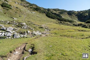 Unsere Route erhält Zugang zu einer kleinen Hochebene, deren Ende...