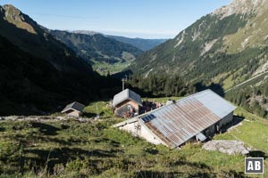 Die Obere Gemstelalpe hoch über dem Gemsteltal