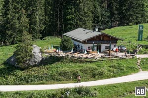 Auf Höhe der Jausenstation linksschwenkend...