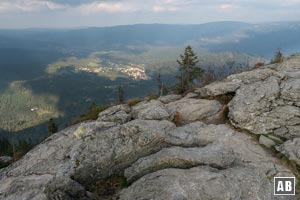 Tiefblick vom Großen Seeriegel auf Bayerisch Eisenstein.