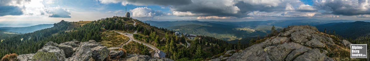 Bergpanorama vom Großen Seeriegel am Gipfel des Großen Arbers