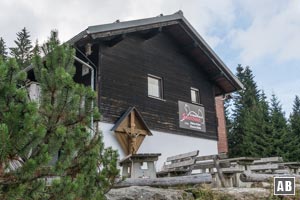 An der Chamer Hütte: Nimmersatte nehmen noch den Kleinen Arber mit - andere setzen gleich zum Großen Arber über