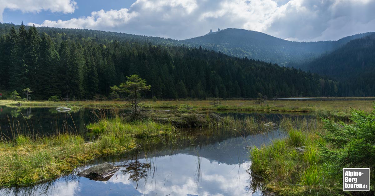Der Große Arber gesehen vom Kleinen Arbersee