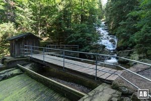 An der Brücke bekommen wir einen Überblick über die eindrucksvollen Wasserspiele