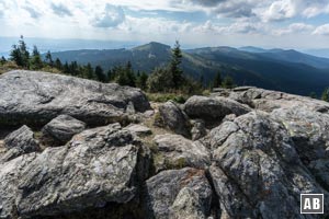 Blick zurück vom Großen Arber auf den Kleinen Arber