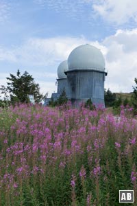 Die beiden Radome am Arber-Gipfelplateau