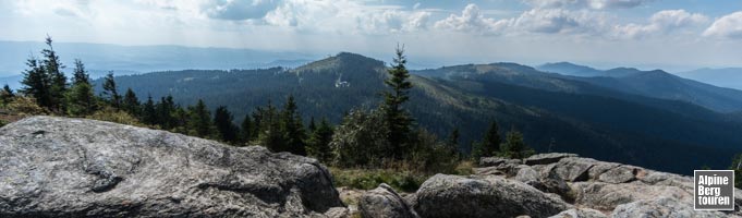 Blick zurück vom Großen Arber auf den Kleinen Arber