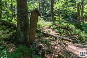 Impressionen aus dem Seewandweg - Wir kommen an einer Gedenktafel vorbei