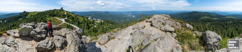 Bergpanorama Frühling vom Richard-Wagner-Kopf am Großen Arber (Bayerischer Wald, Niederbayern, Deutschland)