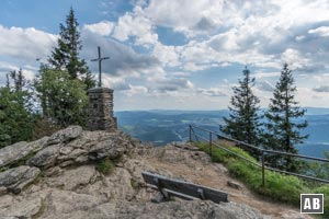 Am aussichtsreichen Gipfel des Großen Falkenstein