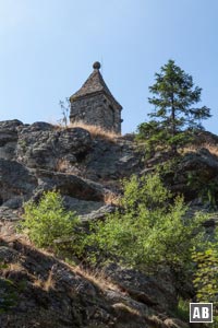 Wanderung Kaitersberg: Über einen unschwierigen Steig wandern wir empor zum Waldschmidtdenkmal - und dem Gipfel des Großen Riedelstein.