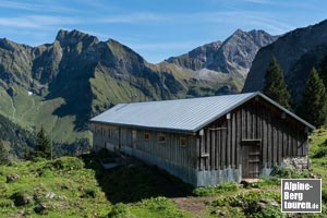 Die Obere Lugenalpe vor dem Schneck und dem Großen Wilden