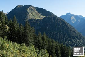 Aussicht vom Abstieg nach Gerstruben auf den Kegelkopf