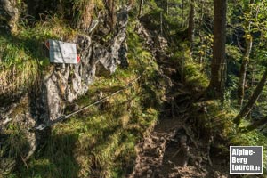 Die Abstecher zum Hölltobel-Wasserfall ist nicht zu verfehlen