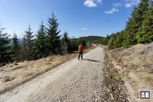 Wanderung Heugstatt Enzian: Aussichtsreich geht es über dem Marderweg zurück in Richtung Schareben.