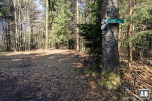 Schließen wir links an, teffen wir in wenigen Schritten auf diesen Wegknoten