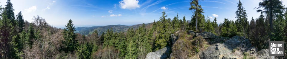 Bergpanorama vom Gipfel des Klausenstein (Bayerischer Wald)