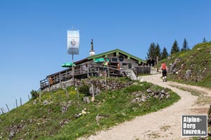 Vorbei an Moaralm und Enzian-Hütte...