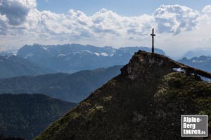 Der Gipfel des Hochgern vor dem Wilden Kaiser