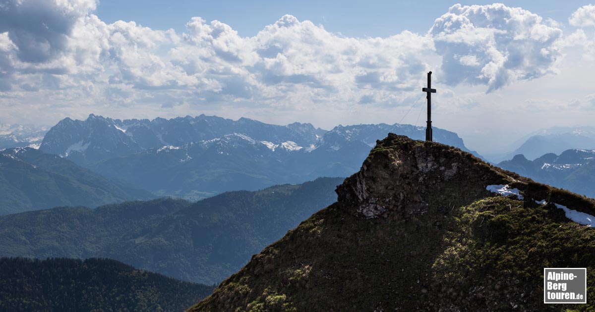 Gipfel des Hochgern vor dem Wilden Kaiser