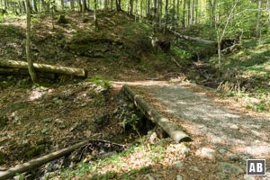 Eine zweite Brücke quert den Spitzergraben