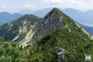 Rückblick auf den Grat. Der Ziegelspitz links im Hintergrund