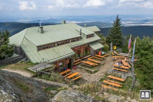 Das Osser-Schutzhaus direkt unterhalb des Großen Osser