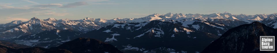 Aussicht vom Pendling auf die Hohen Tauern.