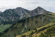 Ponten (links) und Bschießer (rechts) gesehen von der Bergstation der Wannenjochbahn