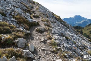 Die finale Felspassage zu unserem ersten Ziel hält einen ordentlich angelegten Steig bereit