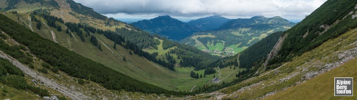 Panorama über das Tal der Stuibenalpe