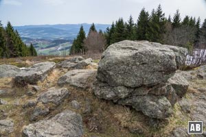 Mehrere Aussichtspunkte versüßen unsere Rundwanderung