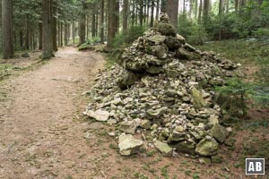 Highlight im Abstieg: Der <q>größte</q> Steinmann der Welt - weiterbauen erwünscht