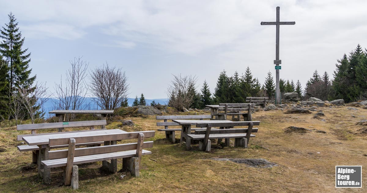 Der großflächige Gipfel des Pröllers