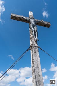 Das Gipfelkreuz von vorne