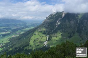 Der Blick vom Schattenbergkreuz zu den Nachbarn - Rubihorn und Geißalphorn