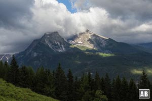 Der wolkenverhangene Watzmann - gesehen aus der Promenade um den Jenner