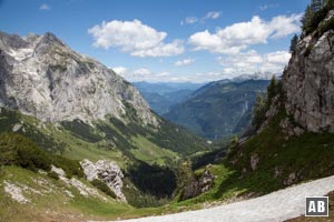 Aussicht vom Torrener Joch ins österreichische Bluntautal