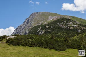 Blick vom Stahl-Haus über die Gipfelroute zum Schneibstein