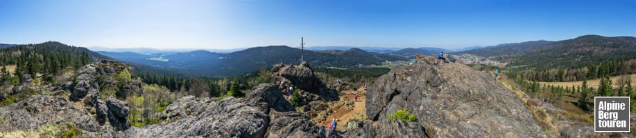 Bergpanorama vom Hauptgipfel des Silberberg (Bayerischer Wald).