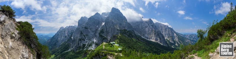 Das Stripsenjochhaus vor der Nordmauer des Wilden Kaisers