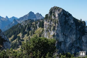 Aussicht auf das Laubeneck (rechts) und die Große Klammspitze (links)