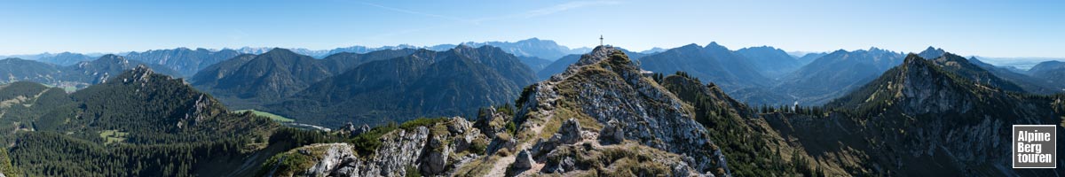 Bergpanorama Sommer vom  Teufelstättkopf (Ammergauer Alpen, Bayern, Deutschland)