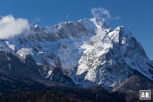 Zoom von der Eckenhütte auf die Zugspitze.